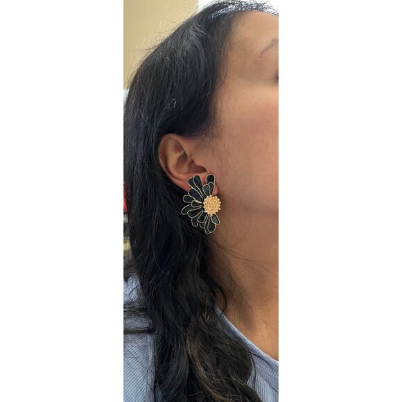 Big Black flower earrings ,black Flower stud  earring gold black earrings large - Picture 8 of 9